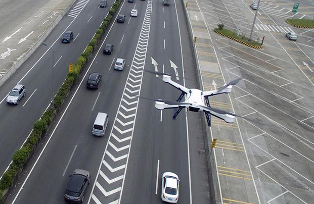 江陰派出無人機對芙蓉大道高速公路的交通違規行為進行嚴格調查(圖1) 江陰派出無人機對芙蓉大道高速公路的交通違規行為進行嚴格調查(圖1)