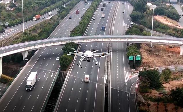 高速交警采用千里眼無人機空地一體執法(圖1) 高速交警采用千里眼無人機空地一體執法(圖1)